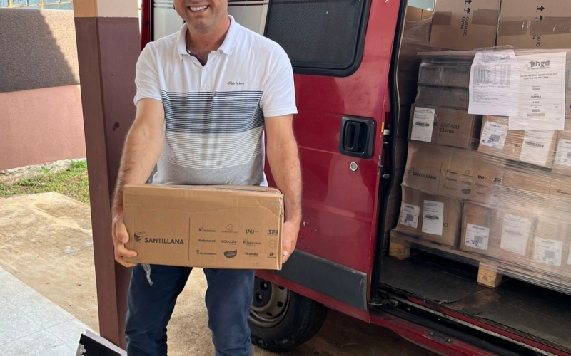Recebimento de materiais pedagógicos Aprova Brasil e Território da Leitura por meio do programa “Amocentro com mais IDEB”